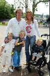Kaatsheuvel 22 juni 2003
Opening nieuwe show in de efteling
Marco Borsato met Leontine Borsato en kinderen