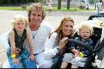 Kaatsheuvel 22 juni 2003
Opening nieuwe show in de efteling
Marco Borsato met Leontine Borsato en kinderen