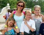 Kaatsheuvel 22 juni 2003
Opening nieuwe show in de efteling
Marlene Wouters met kinderen