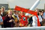 Utrecht 25 juni 2003
Prinses Maxima opent Prins Claus brug in utrecht
Spandoek met ik wil wel oppassen