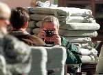 Lech, 16 februari 1997
Prins Claus fotografeert fotograaf Edwin Smulders die hem weer fotografeert Daarna een leuke brief van de Prins ontvangen