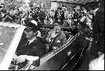 Middelbeer 1978
Prins Claus met  Koningin Beatrix ( toen nog prinses )
in open auto 
Op achtergrond de fotografen Hans Peters en Pierre v d Meulenhof