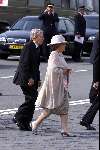 Amsterdam 23 mei 2000
De keizer en Keizerin van Japan bezoeken Nederland.
Koningin Beatrix en Prins Claus ontvangen hen op Schiphol.
