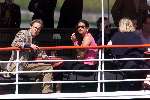 Amsterdam 13 mei 2001
Prins Constatijn en Laurentien Brinkhorst varen met radarboot Kapitein Kok en hun vrienden.
Prins Jaime met vriendin