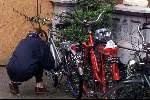 Amsterdam 16 april 2001
Prins Maurits bij z\'n fiets
