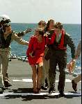 Mauritius 20 september 1998
Prins Maurits met Prinses Marilene verlaten de helicopter