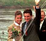 Trouwen Prins Maurits en Prinses Marile v d Broek met achter hen Pieter v Vollenhoven