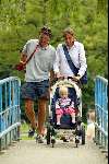 Amsterdam 17 juli 2002
Prinses Marilene en Prins Maurits met Prinses Anna wandelend in Vondelpark