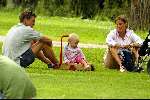 Amsterdam 17 juli 2002
Prinses Marilene en Prins Maurits met Prinses Anna wandelend in Vondelpark