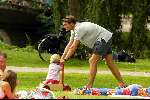 Amsterdam 17 juli 2002
Prinses Marilene en Prins Maurits met Prinses Anna wandelend in Vondelpark