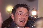 Amsterdam 18 april 2001
Prins Maurits gaat zijn dochtertje Anna aangeven bij de burgerlijke stand