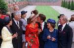Apeldoorn 28 Mei 1998
Marilene v d Broek en Prins Maurits, Prinses Margriet en Pieter van Vollenhoven. Oud minister v d Broek met zijn vrouw