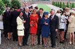 Apeldoorn 28 Mei 1998
Marilene v d Broek en Prins Maurits, Prinses Margriet en Pieter van Vollenhoven. Oud minister v d Broek met zijn vrouw