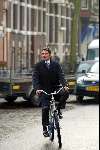 Amsterdam 30 oktober 2002
Prins Maurits gaat op de fiets Lucas aangeven