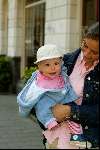 Amsterdam 3 april 2002
Prinses Marilene met dochtertje Prinses Anna