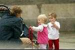 Amsterdam 7 augustus 2002
Prinses Marilene met dikke buik en Prinses Anna