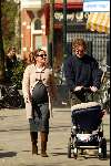Amsterdam 7 april 2002
Prins Bernhard Jr en Prinses Annette Sekreve met dochter van Prins Maurits, Prinses Anna