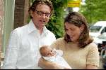 Amsterdam 8 juni 2002
Prins Bernhard jr en Prinses Annette Sekreve met hun dochtertje Prinses Isabella