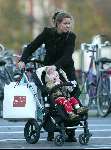 Amsterdam 23 oktob er 2003
Prinses Annette met dochter Prinses Isabelle