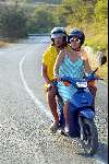 Porto Ercole 20 juli 2003
Prinses Juliana met haar vriend gimo (hij komt uit Libanon)
op de scooter
