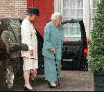 Apeldoorn 28 Mei 1998
Trouwen  Prins Maurits en Prinses Marilene
Prinses Juliana met krukken