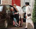 Apeldoorn28 Mei 1998
Trouwen  Prins Maurits en Prinses Marilene
Prinses Juliana met krukken