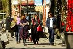 Amsterdam 7 april 2002
Prins Constantijn en Prinses Laurentien op terras met Trijntje Oosterhuis en vriend