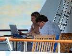 Porto Ercole 20 juli 2003
Prinses laurentien achter de laptop samen met Prins Constatijn op Jumbo VI