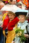 Meppel 30 april 2002
Koninginnedag 2002 Koningin Beatrix en Prinses Margriet onder de paraplu