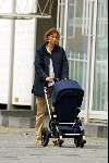 Amsterdam 3 juli 2002
Prinses Marilene in gedachten achter de kinderwagen