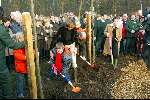 Mierlo 3 december 2002
Prinses Marilene met Lucas, Prinses Annette en Prinses Laurentien, Frank Houben  bij nationale boomplantdag in Mierlo