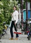 Amsterdam 23 mei 2003
Prinses Marilene is de stoep aan het vegen