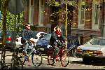 Amsterdam 27 april 2002
Prins Maurits en Prinses Marilene op de fiets.