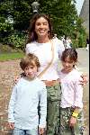 Kaatsheuvel 22 juni 2003
Opening nieuwe show in de efteling
Rossana Lima met kinderen