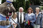 Harderwijk 28 juni 2004
Premiere show in dolfinarium.
Aad v Toor met vrouw en kleinkinderen
