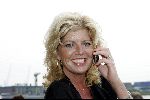 Rotterdam 10 juni 2004
Angela Hoogeveen (hoofdredactrice weekblad STORY )met gsm op boot.