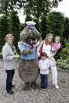 Harderwijk 28 juni 2004
Premiere show in dolfinarium. 
Ariane Spier met kinderen