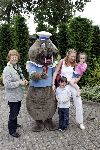 Harderwijk 28 juni 2004
Premiere show in dolfinarium. 
Ariane Spier met kinderen