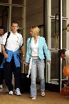 Amsterdam 8 juni 2004
Arjen Robben kussend met zijn vriendin bij vertrek Nederlands elftal naar Portugal.
