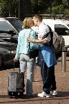 Amsterdam 8 juni 2004
Arjen Robben kussend met zijn vriendin bij vertrek Nederlands elftal naar Portugal.