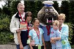 Harderwijk 28 juni 2004
Premiere show in dolfinarium.
Berdien Stenberg met gezin