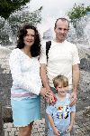 Harderwijk 28 juni 2004
Premiere show in dolfinarium.  
Henk Angenent met zwangere vrouw en zoontje