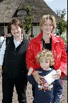 Kaatsheuvel 16 mei 2004
Bekende nederlanders in de efteling.
Inge Diekman met zoontje en vriendin
