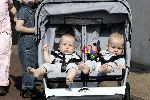 Amsterdam 8 juni 2004
Vrouw Jaap Stam met hun 4 kinderen  bij vertrek Nederlands elftal naar Portugal.