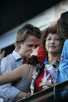 Rotterdam 14 juni 2004
Katja Schuurman kussend met haar nieuwe vriendje Thijs Romer bij Marco Borsato in de kuip.