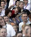 Rotterdam 14 juni 2004
Katja Schuurman kussend met haar nieuwe vriendje Thijs Romer bij Marco Borsato in de kuip.