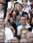 Rotterdam 14 juni 2004
Katja Schuurman kussend met haar nieuwe vriendje Thijs Romer bij Marco Borsato in de kuip.