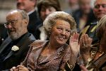 Amsterdam 24 juni 2004
Prins Bernhard en Koningin Beatrix bij uitreiking zilveren anjers  in paleis op de dam.