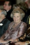 Amsterdam 24 juni 2004
Prins Bernhard en Koningin Beatrix bij uitreiking zilveren anjers  in paleis op de dam.