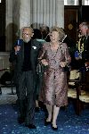 Amsterdam 24 juni 2004
Prins Bernhard en Koningin Beatrix bij uitreiking zilveren anjers  in paleis op de dam.